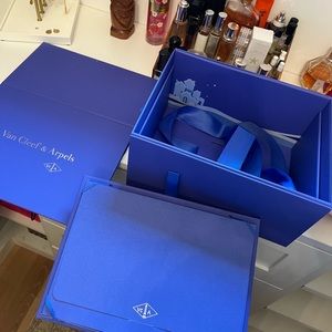 HOLIDAY EDITION VAN CLEEFE BOX BRAND AND BRACELET BOX LIMITED EDITION